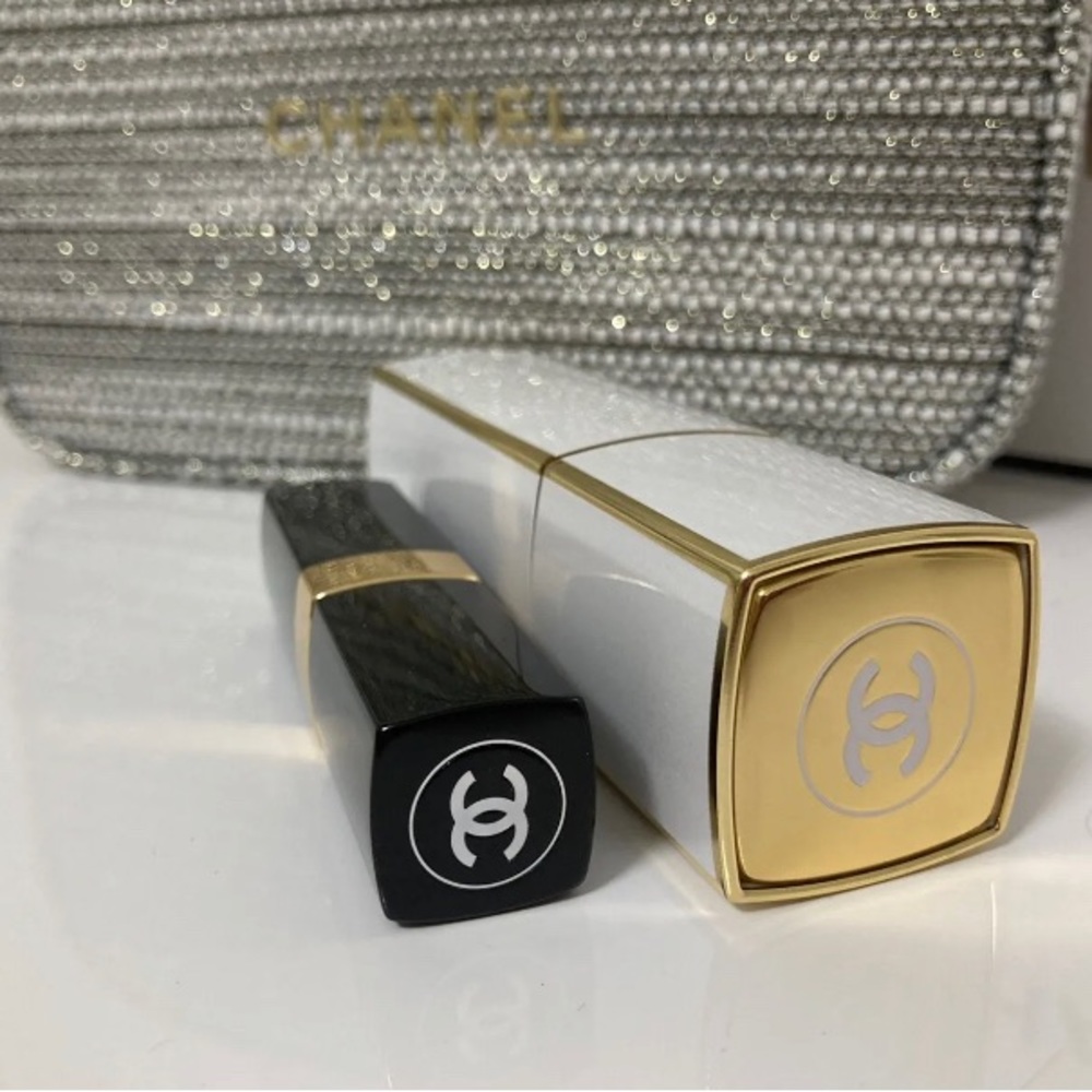 Chanel Christmas Holiday Set including pouch, perfume, and lip balm - Picture 3 of 4